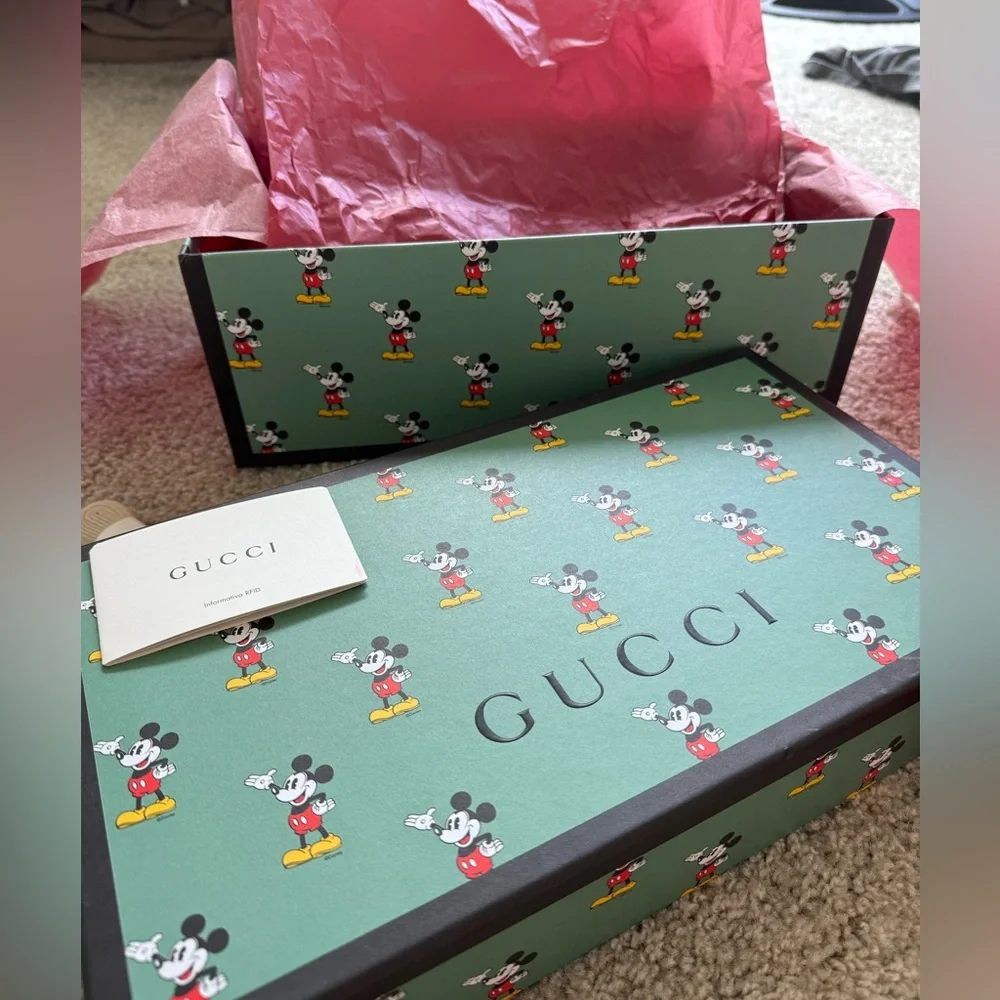 Disney x Gucci Mickey Mouse Sneakers - Picture 13 of 16